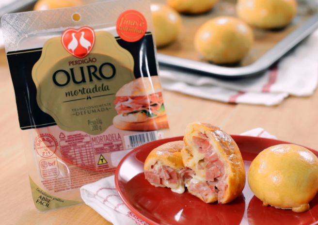 Pão de Batata com Mortadela Ouro