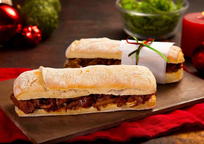 Sanduíche de Pernil Desfiado com Molho de Cerveja Preta