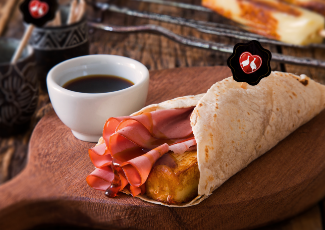 Wrap com Mortadela Ouro, Queijo Coalho e Melaço