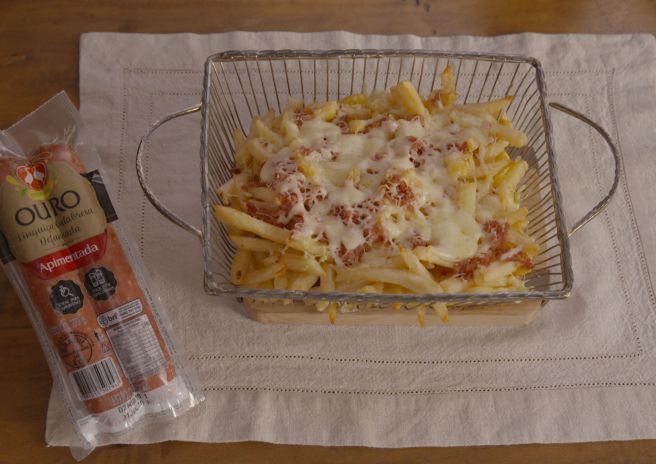 Batata Frita com Linguiça Calabresa e Queijo