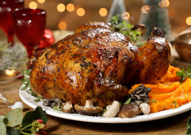 Chester Azeite e Ervas Perdigão com Molho de Cogumelos e Purê de Cenoura