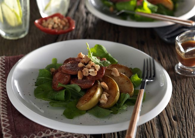 Salada de Linguiça Portuguesa com Maçãs ao Vinagrete e Castanhas