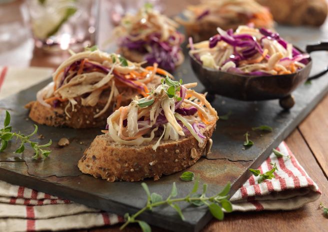 Peito de Frango Assa Fácil Com Coleslaw