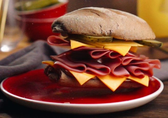 Sanduíche Australiano de Mortadela Ouro