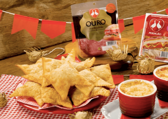 Petiscos Juninos Deliciosos: Pastel de Mortadela com Queijo e Escondidinho de Salsicha Perdigão