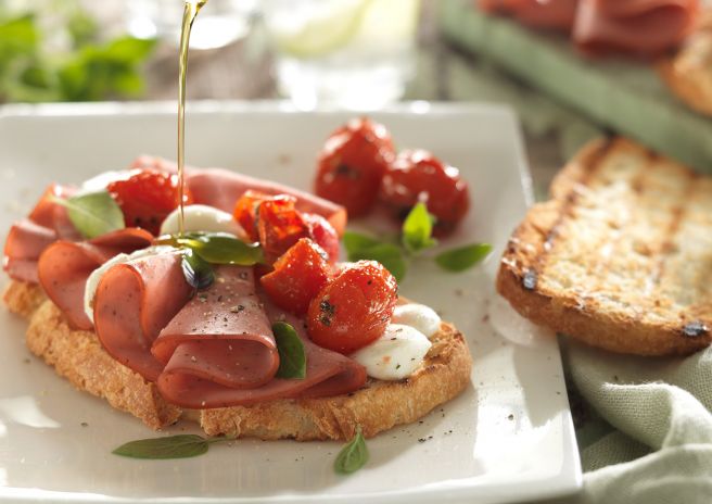 Caprese com Mortadela Ouro Ervas Finas