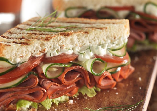 Sanduíche de Mortadela Ouro Ervas finas Grelhado com Cream Cheese