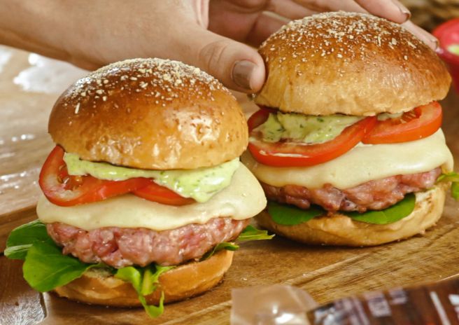 Hambúrguer de Linguiça Toscana com Provolone