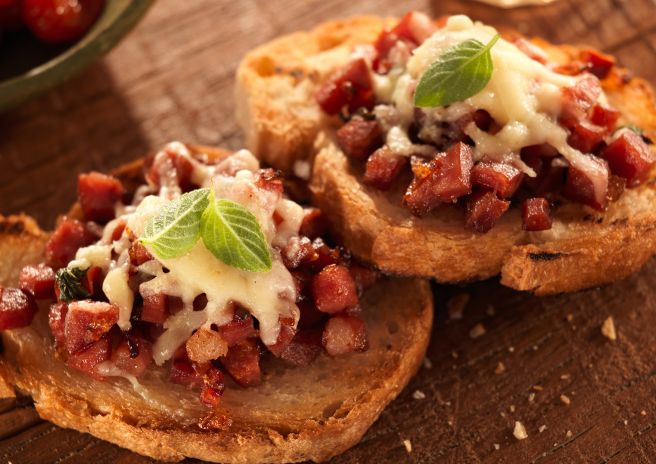 Bruscheta de Linguiça Calabresa