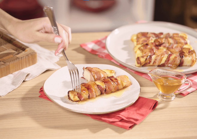 Queijo Coalho Enrolado com Bacon Perdigão e Mel