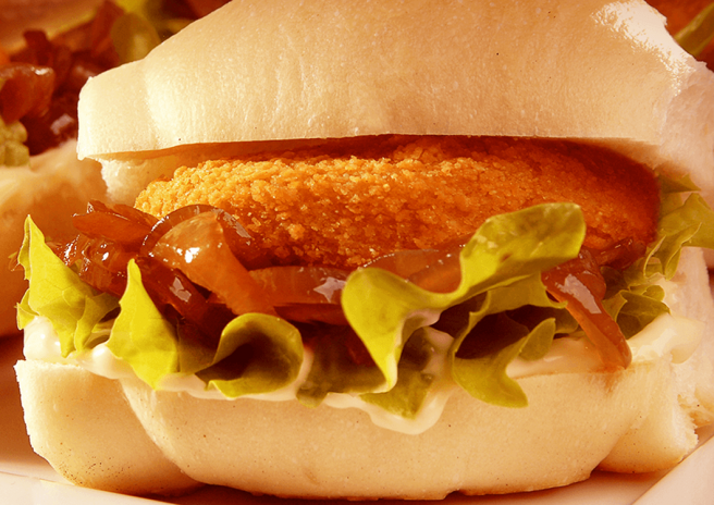 Sanduíche Mini Chicken com Cebolas